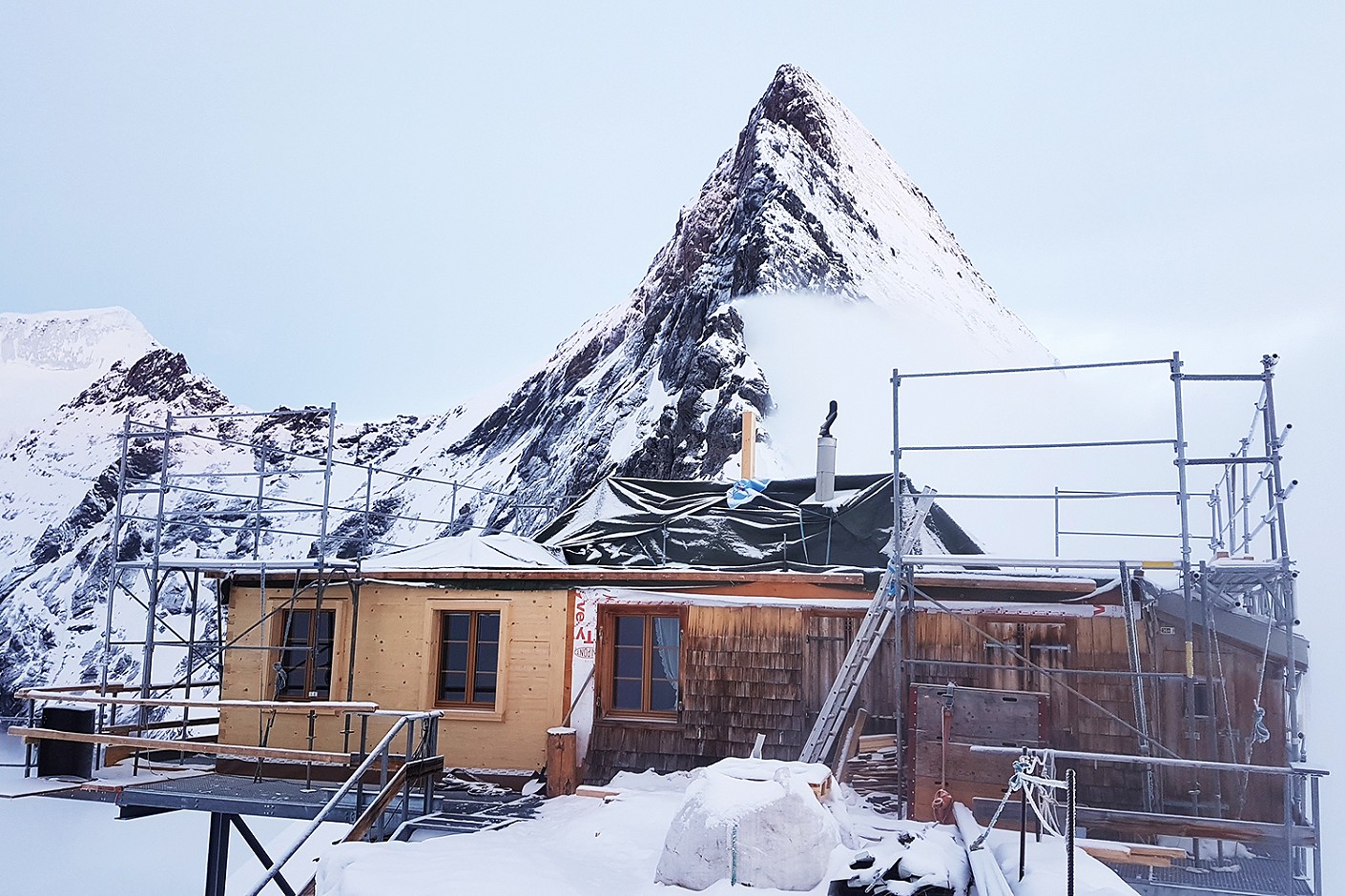 Construction phase of new Mittellegi hut