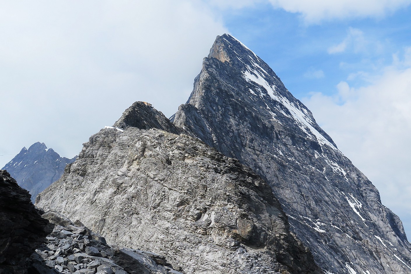 Ostegg ridge to Mittellegi hut